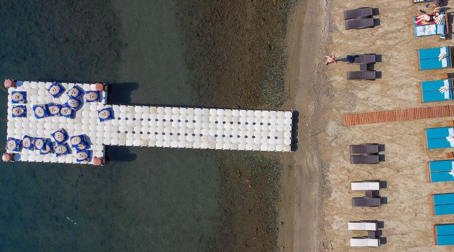 Class Unique Beach Hotel