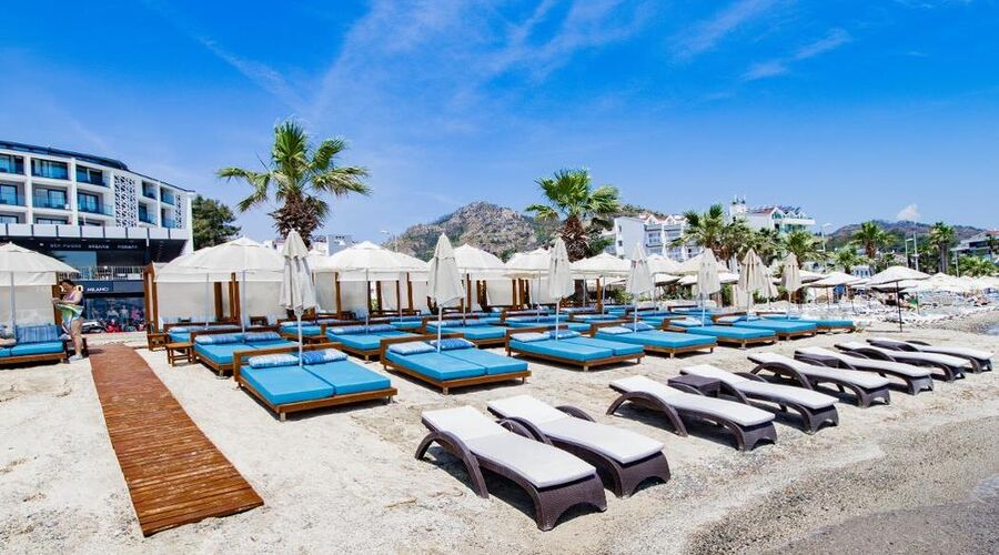 Class Unique Beach Hotel