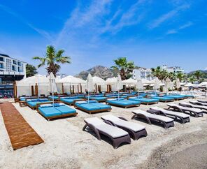 Class Unique Beach Hotel