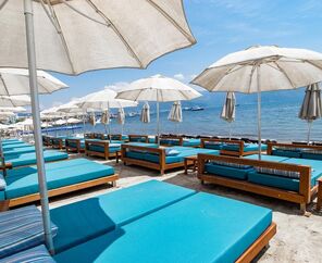 Class Unique Beach Hotel