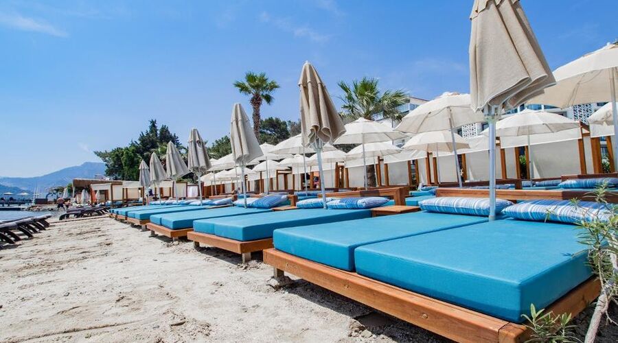 Class Unique Beach Hotel