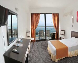 Arora Beach Hotel   4*