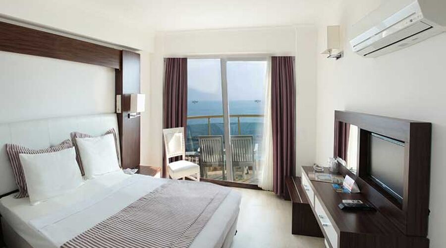 Arora Beach Hotel   4*