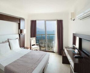 Arora Beach Hotel   4*