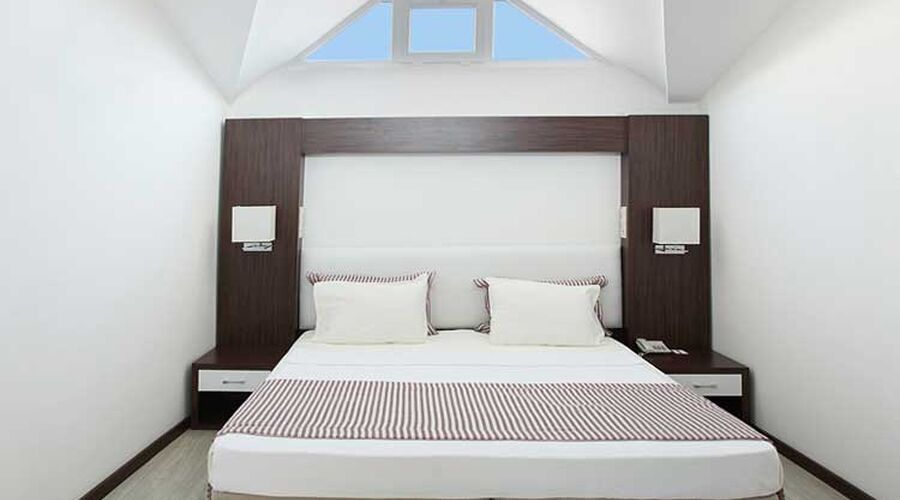 Arora Beach Hotel   4*
