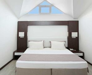 Arora Beach Hotel   4*