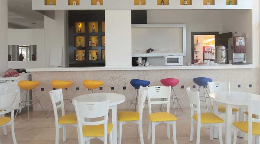 Arora Beach Hotel   4*