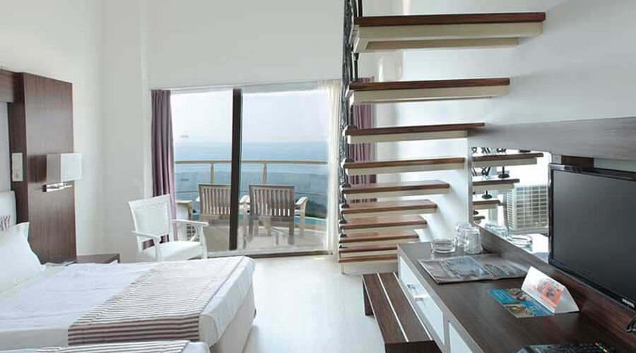 Arora Beach Hotel   4*