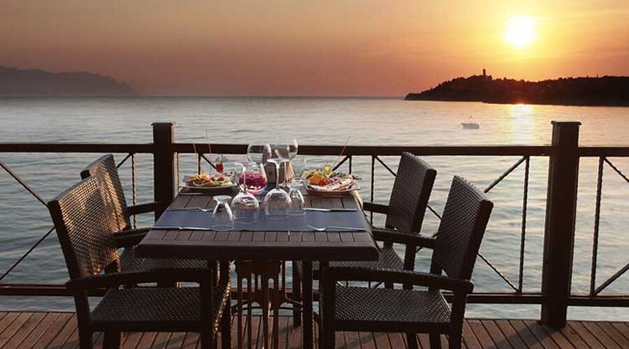 Arora Beach Hotel   4*