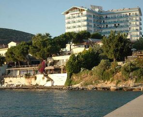 Arora Beach Hotel   4*