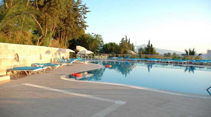 Arora Beach Hotel   4*