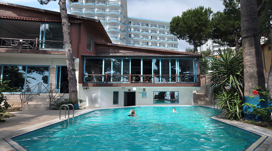 Arora Beach Hotel   4*