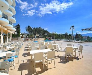 Arora Beach Hotel   4*