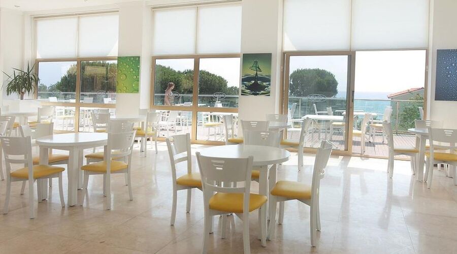 Arora Beach Hotel   4*