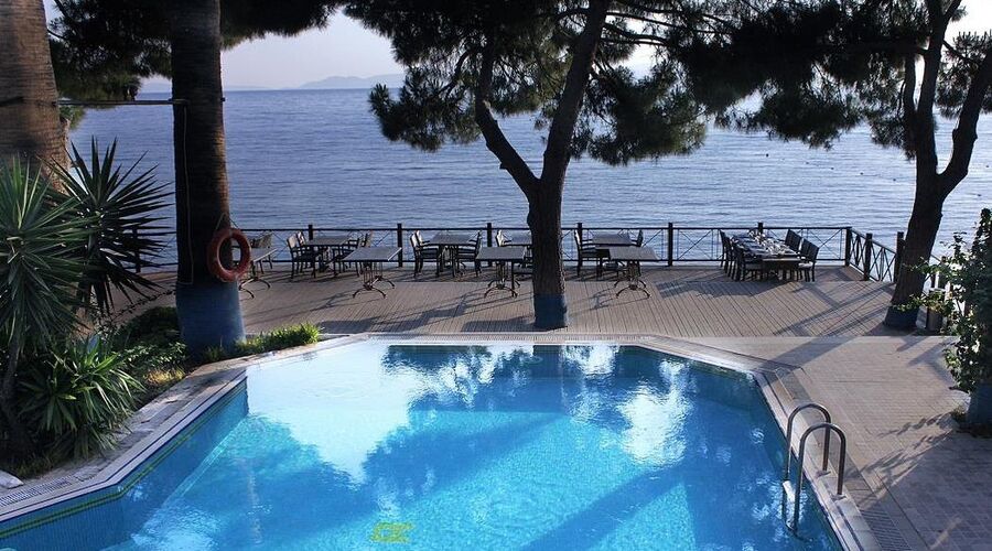Arora Beach Hotel   4*