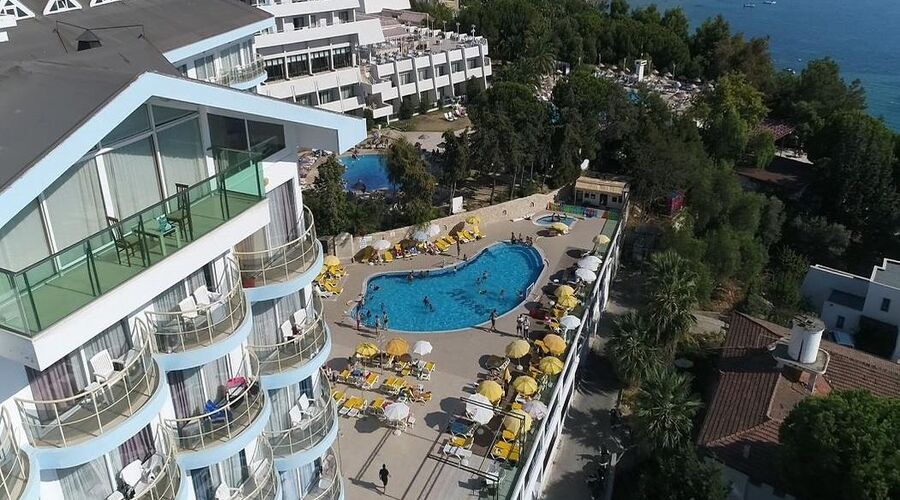 Arora Beach Hotel   4*