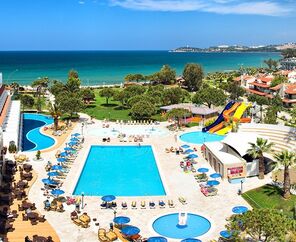 Batıhan Beach Resort  4*