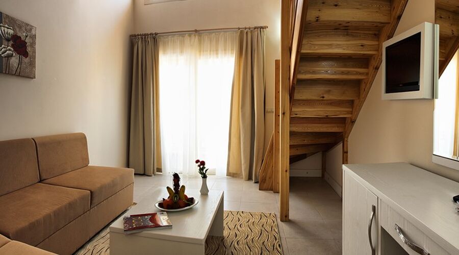 Batıhan Beach Resort  4*