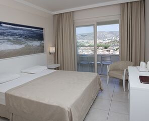 Batıhan Beach Resort  4*