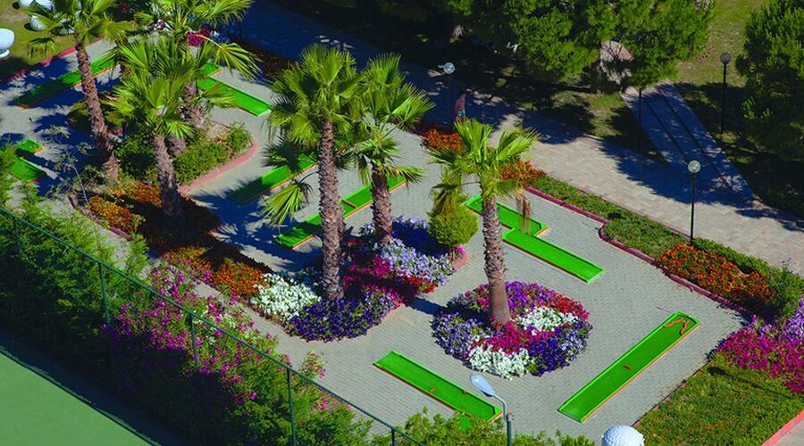 Batıhan Beach Resort  4*