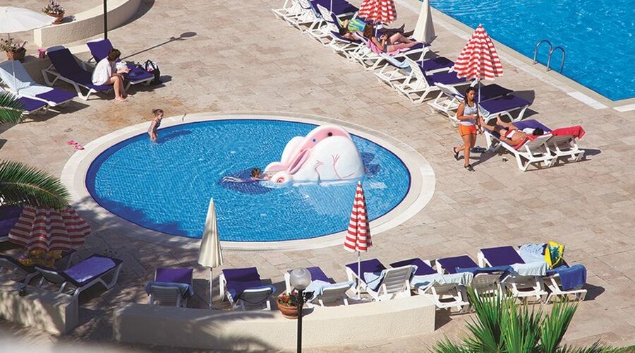 Batıhan Beach Resort  4*