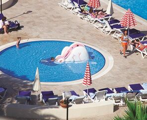 Batıhan Beach Resort  4*