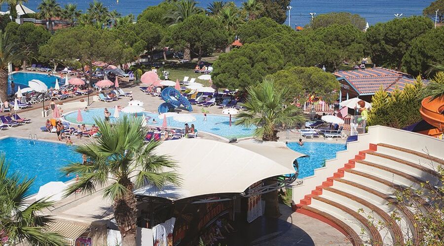 Batıhan Beach Resort  4*