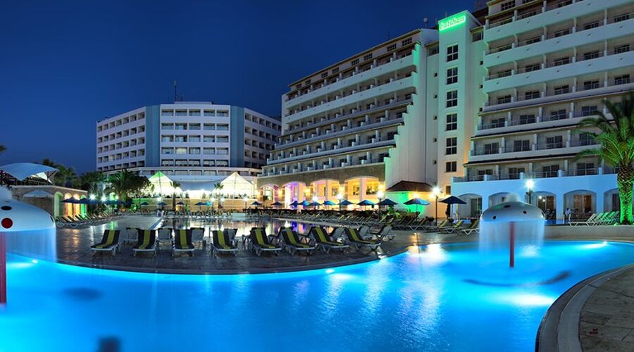 Batıhan Beach Resort  4*