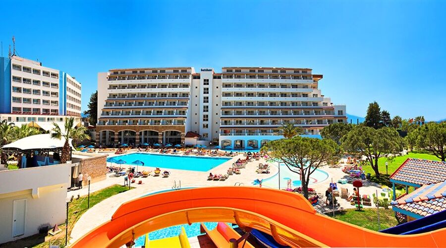 Batıhan Beach Resort  4*
