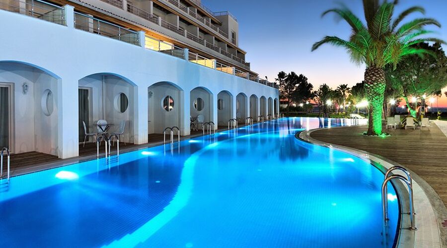 Batıhan Beach Resort  4*