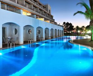 Batıhan Beach Resort  4*