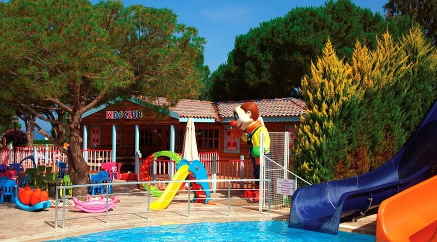 Batıhan Beach Resort  4*