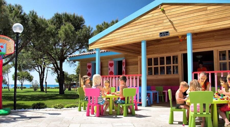 Batıhan Beach Resort  4*