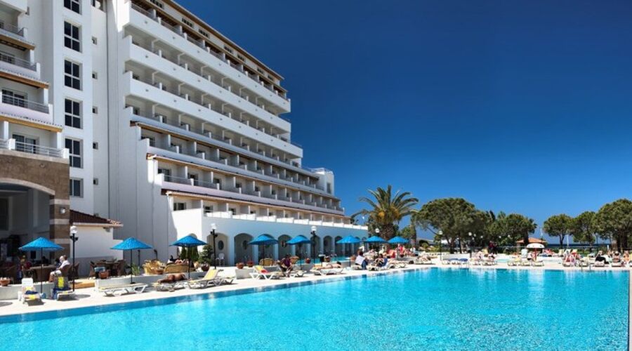 Batıhan Beach Resort  4*