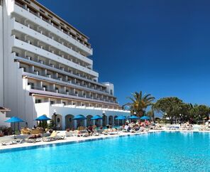 Batıhan Beach Resort  4*