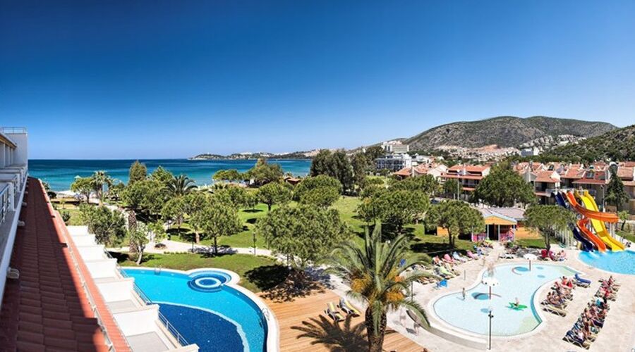 Batıhan Beach Resort  4*