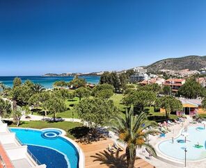 Batıhan Beach Resort  4*