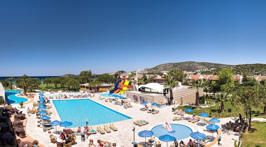 Batıhan Beach Resort  4*