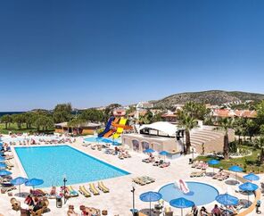 Batıhan Beach Resort  4*