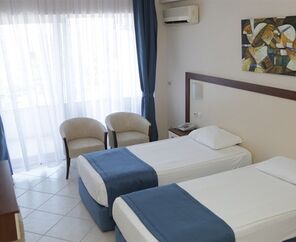 Batıhan Beach Resort  4*