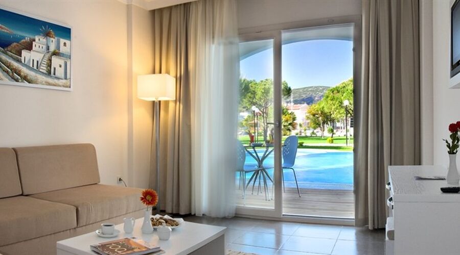 Batıhan Beach Resort  4*