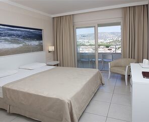 Batıhan Beach Resort  4*