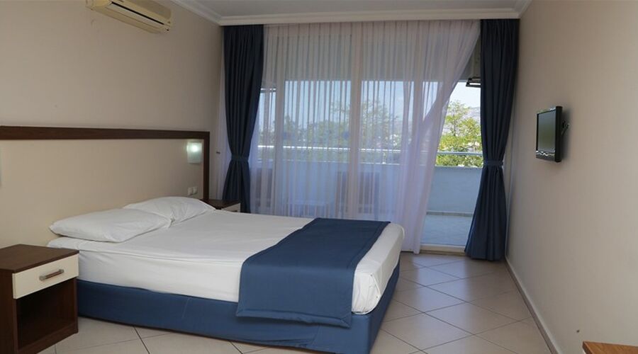 Batıhan Beach Resort  4*