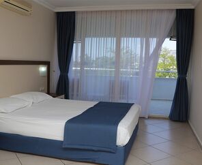 Batıhan Beach Resort  4*