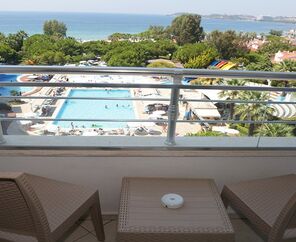 Batıhan Beach Resort  4*