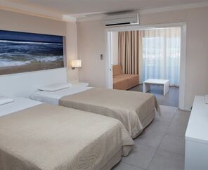 Batıhan Beach Resort  4*
