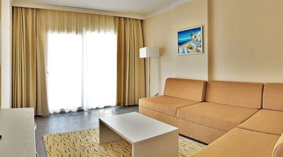 Batıhan Beach Resort  4*