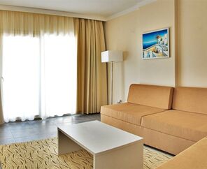 Batıhan Beach Resort  4*