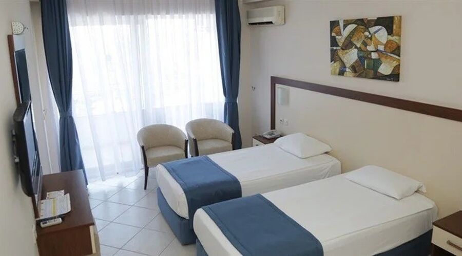 Batıhan Beach Resort  4*