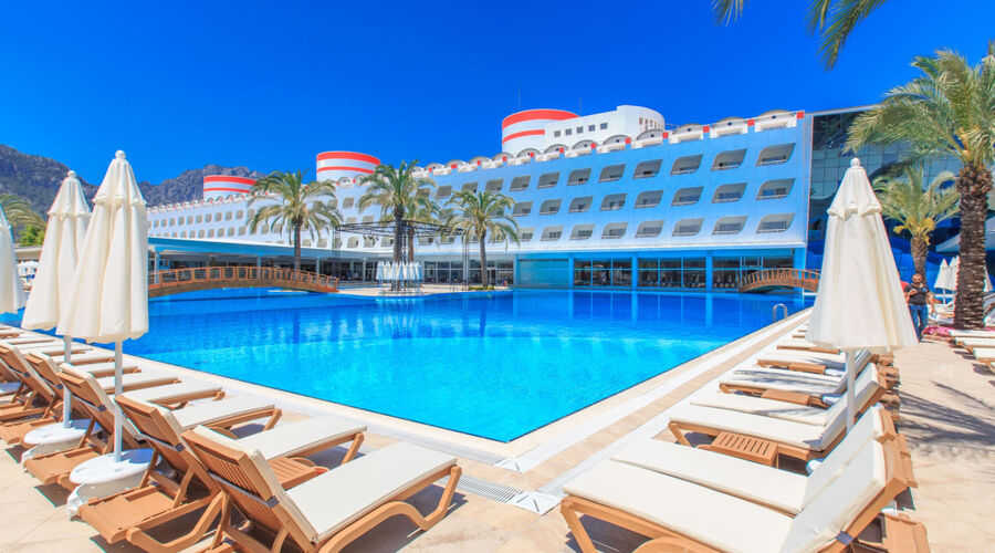 Transatlantik Hotel & Spa  5*